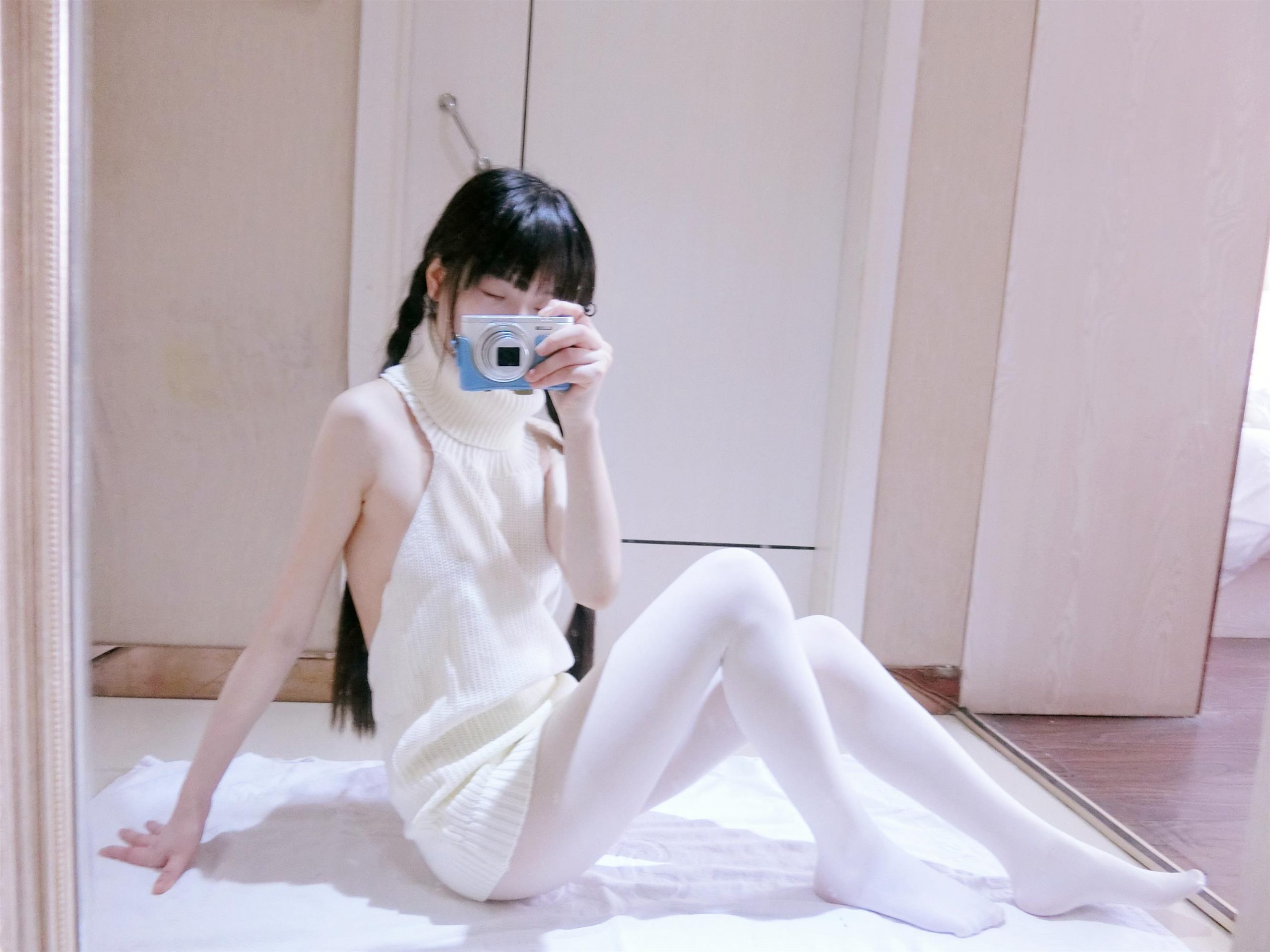 Cosplay 西尔酱 露背毛衣