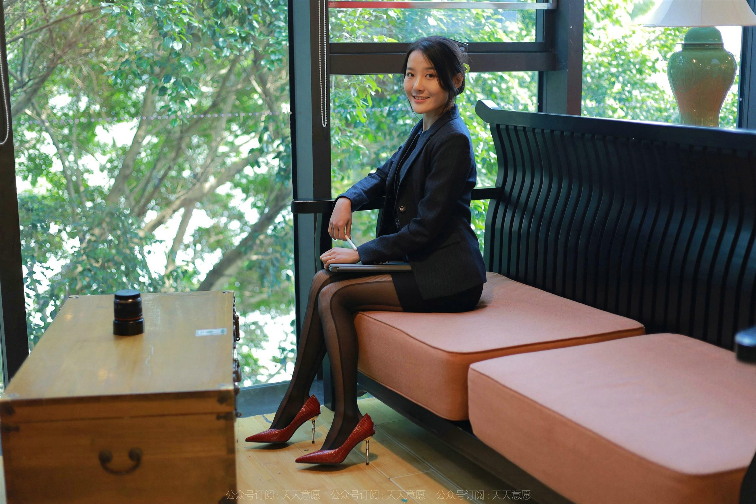 IESS 异思趣向 模特 婉萍 OL嘿丝玉姐 [93P]