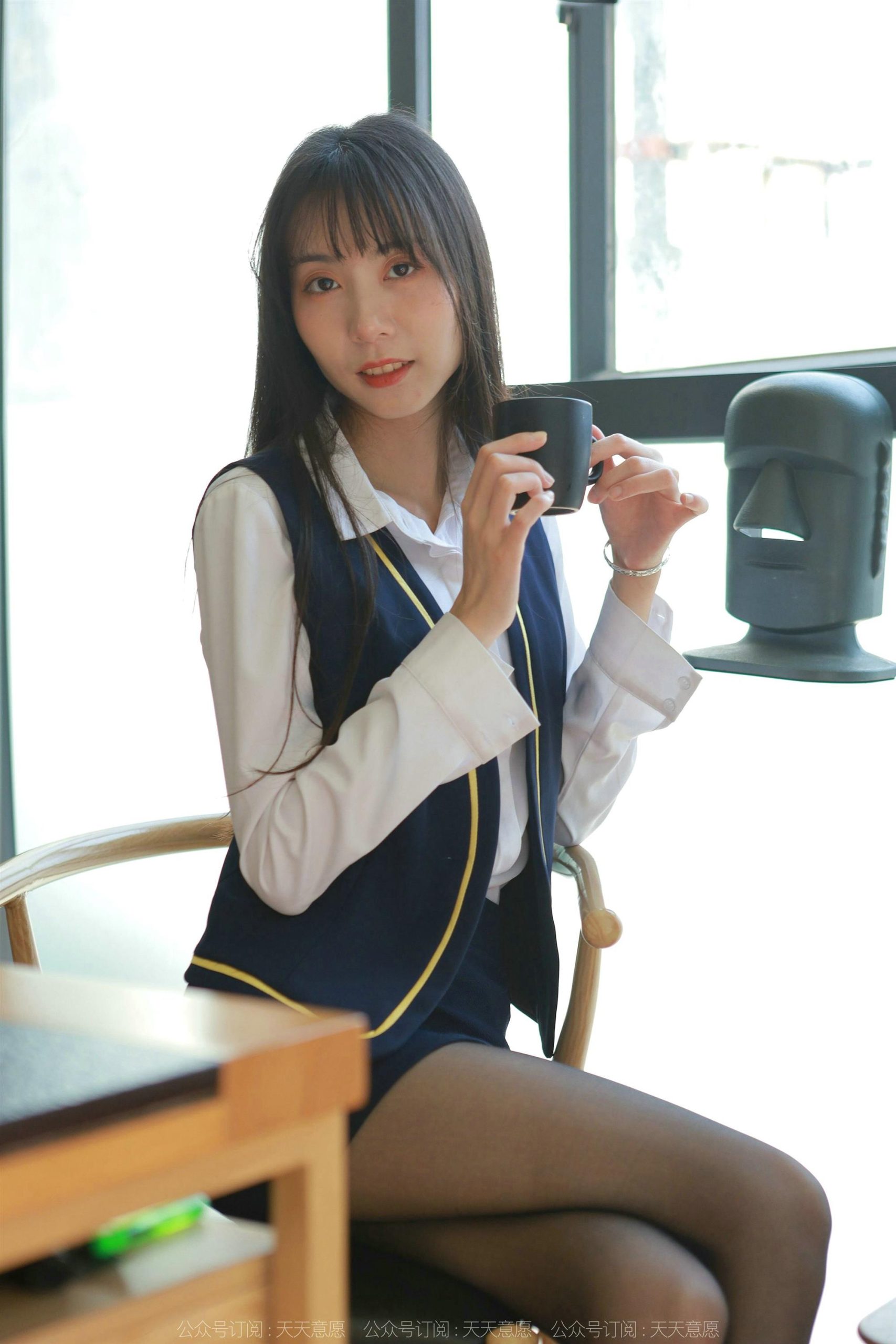 IESS 异思趣向 模特 团团 后竖线黑丝 [85P]