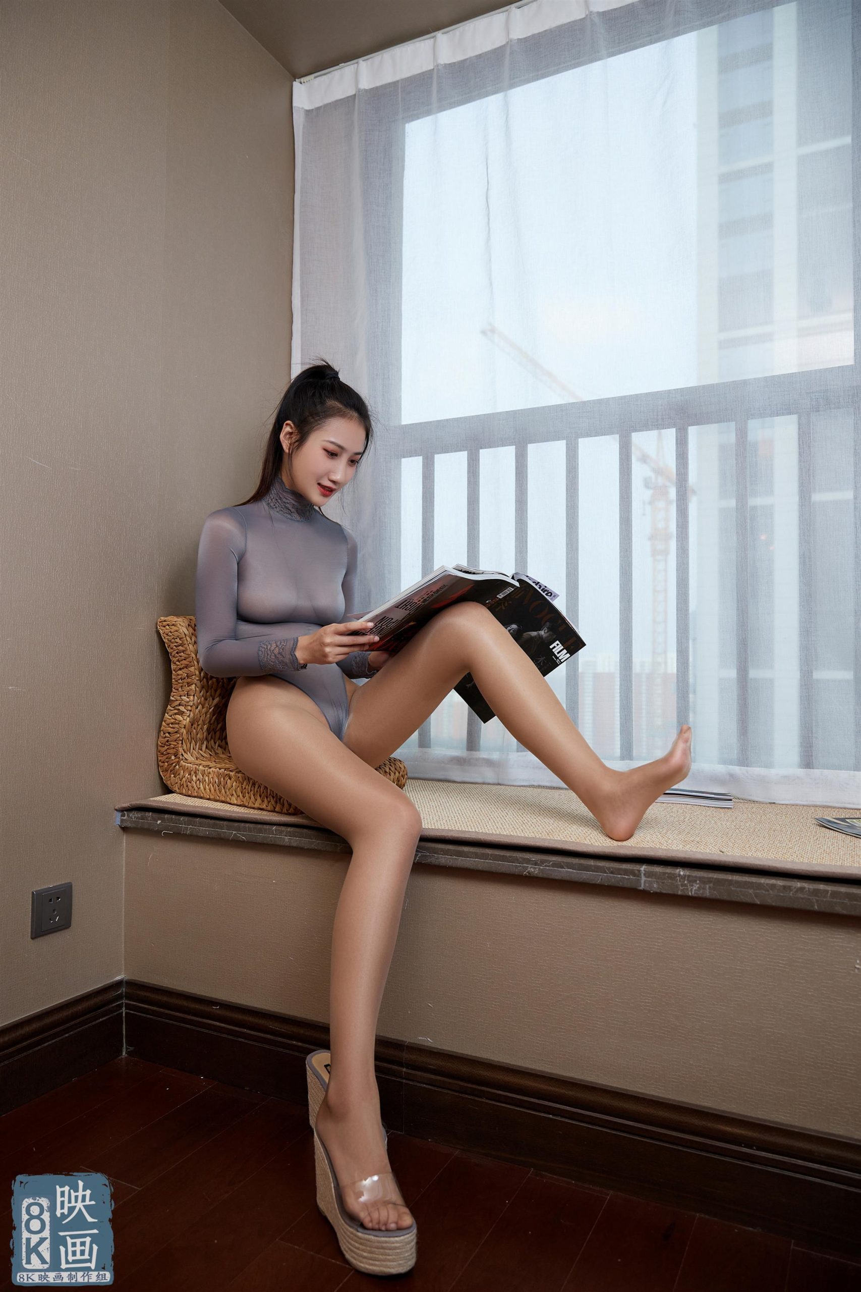 8K映画 2022.06.21 T2203 思文 看杂志的女王 [28P]