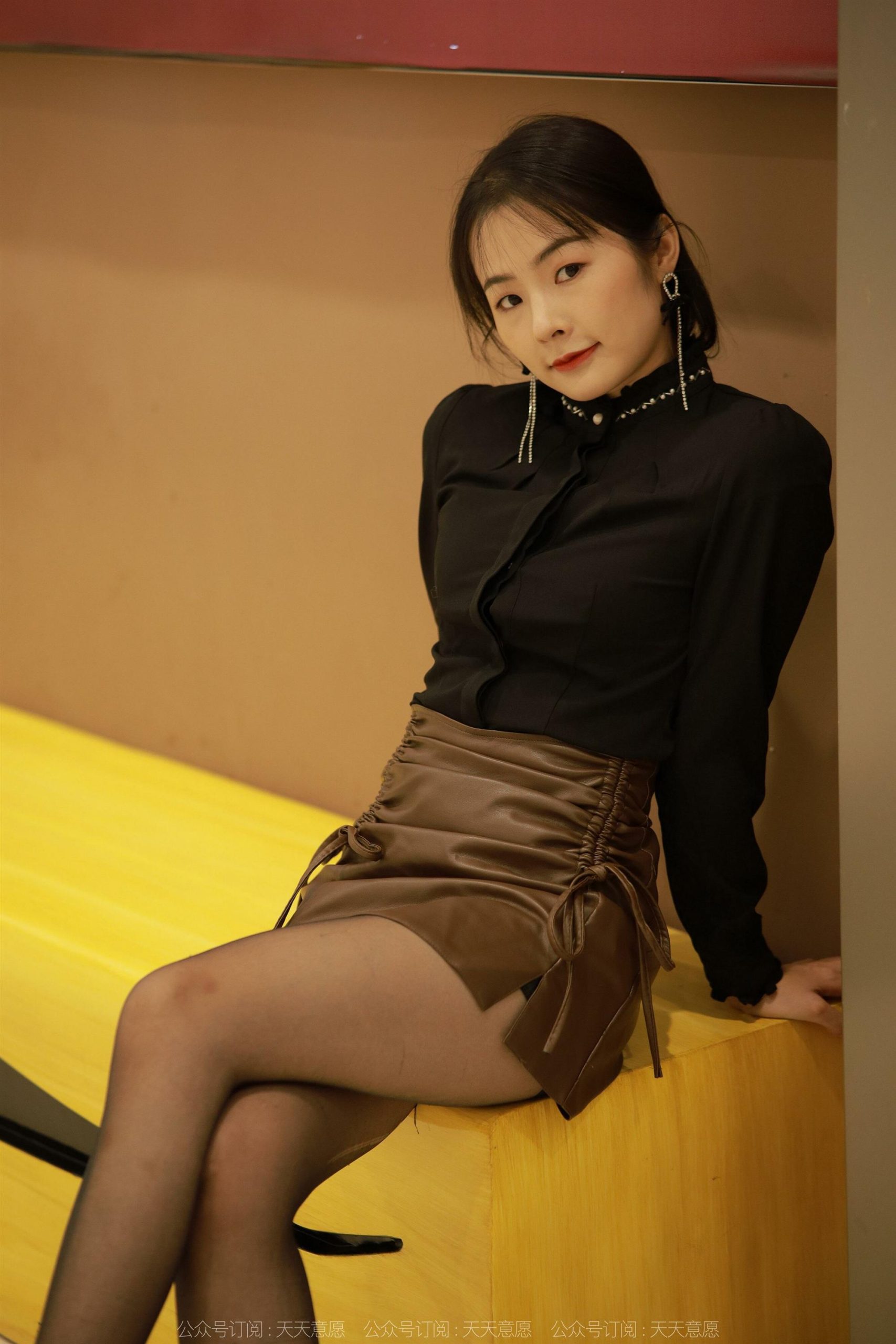 IESS 异思趣向 模特 小金 黑丝逛街 [83P]